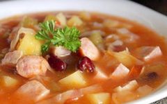 суп из говядины с сосисками