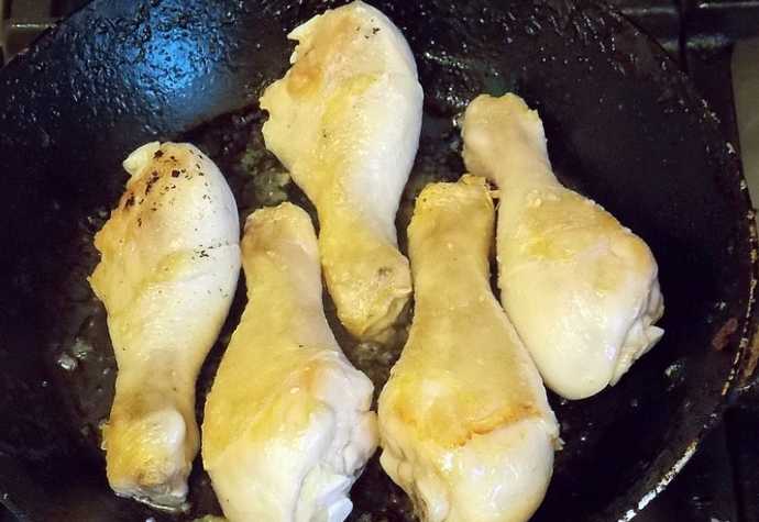 Приготовление куриных голеней. Обжарка