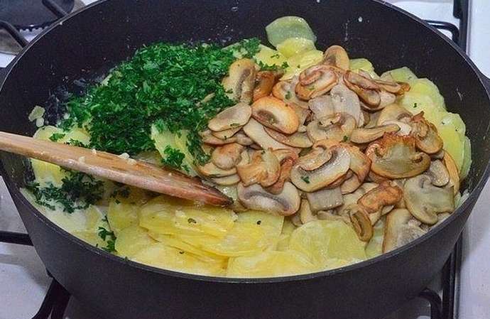 Картошка с грибами в сливках