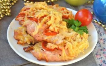 Куриное филе с помидорами и сыром