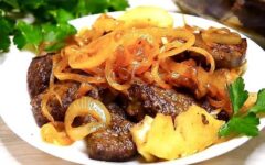 Куриная печень на сковороде