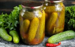 Огурцы с кетчупом чили на зиму в литровых банках