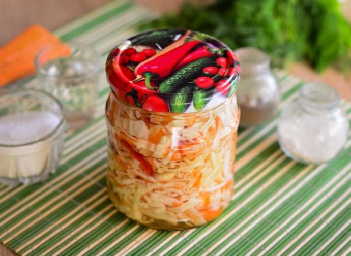 очень вкусная маринованная капуста горячим маринадом