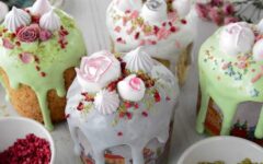 Дрожжевой кулич с творогом и изюмом на Пасху