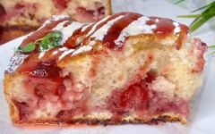 Пирог с клубникой